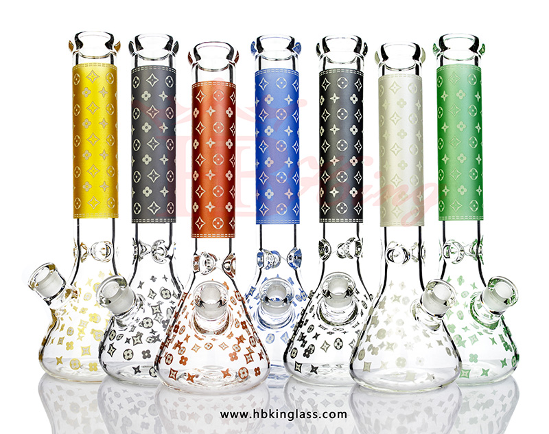 Seven lv bongs beaker bongs are placed together