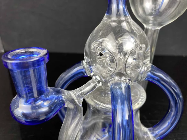 8-inch blue recycler bong close-up of reflux