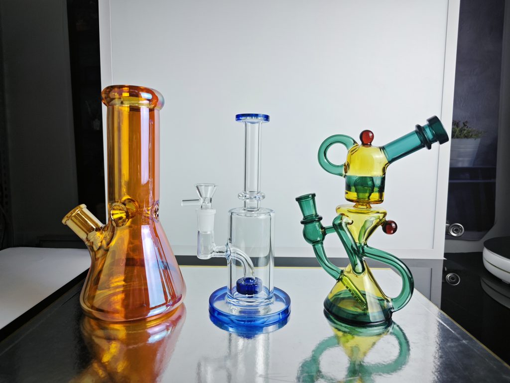 Glass bongs in different shapes, such as Beaker, Straight tube, Recycler.